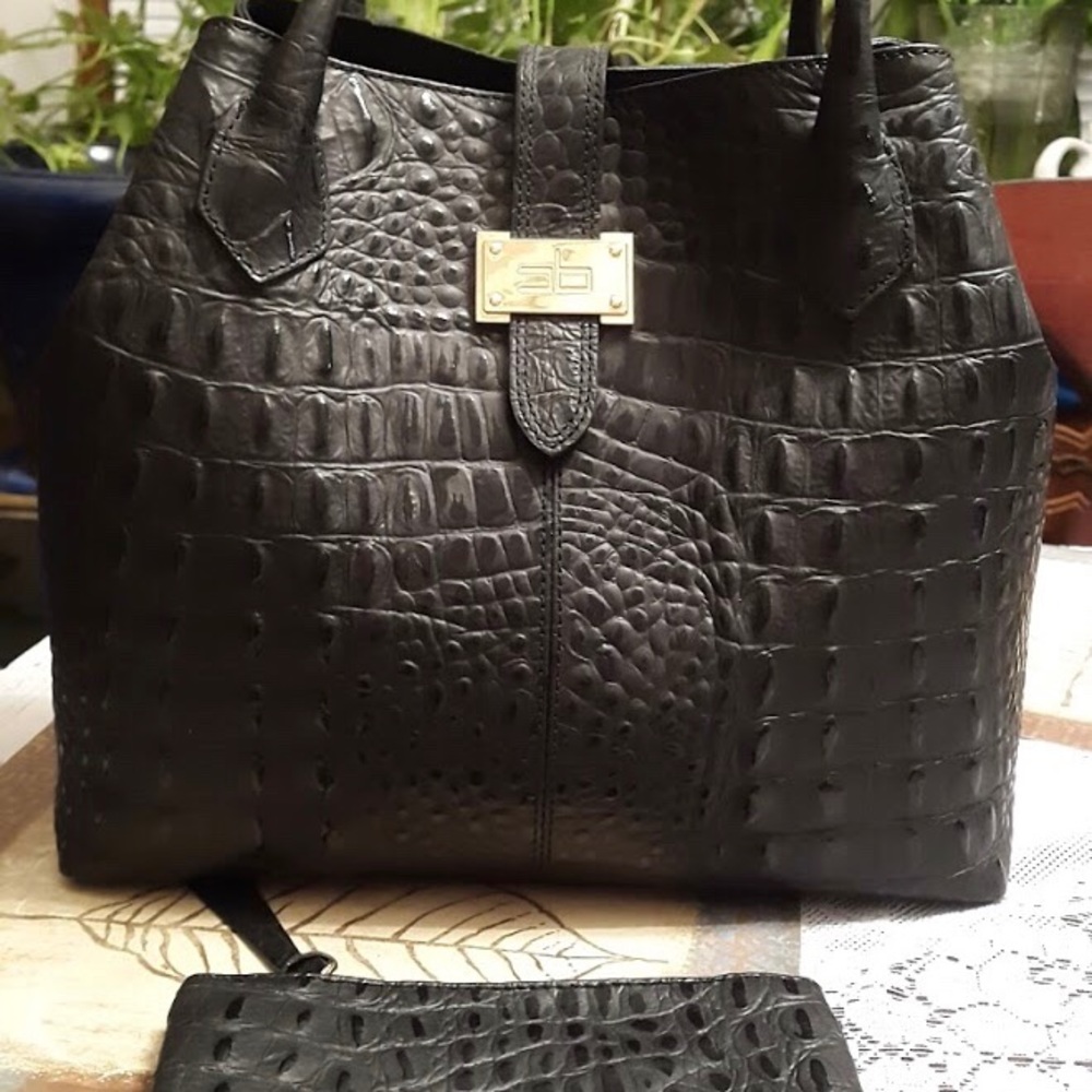 Courage B leather purse
